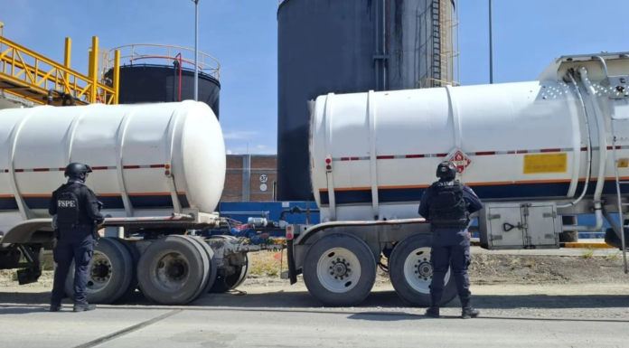 Legisladores de EU presentan iniciativa contra el “huachicol”