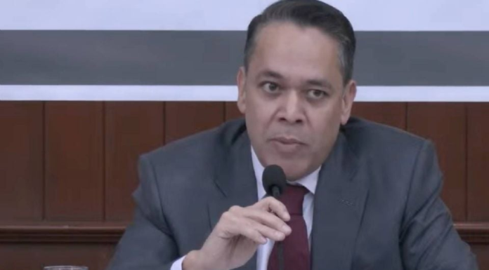 Enrique Díaz Vega, exsecretario de Finanzas de Sinaloa, se entrega a EU