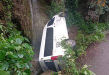 Brindan atención a personas lesionadas en accidente carretero en la Sierra de Flores Magón
