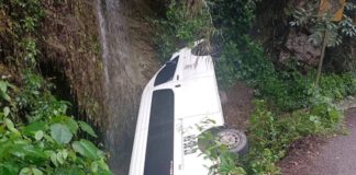 Brindan atención a personas lesionadas en accidente carretero en la Sierra de Flores Magón