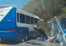 Choque frontal en Huatulco deja tres personas fallecidas y varios lesionados