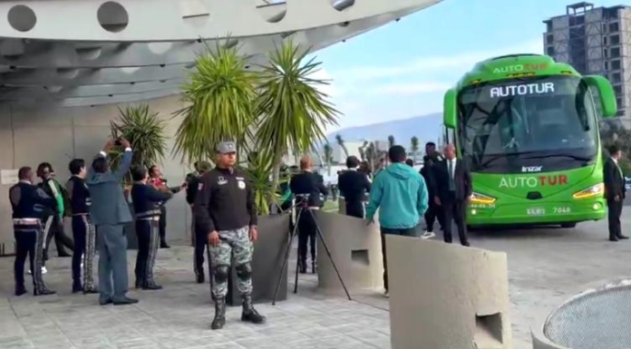 Selección de Sudáfrica aterriza en México y es recibida con mariachis