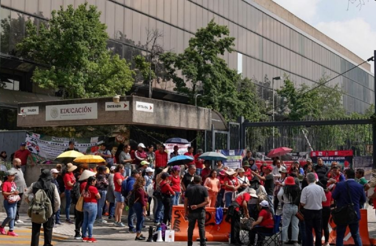 Inicia reunión entre CNTE, Segob, SEP e ISSSTE; maestros condicionan el diálogo