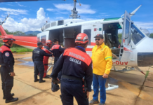 En operativo aéreo, Bomberos de Oaxaca buscan a persona desaparecida en San Luis Amatlán