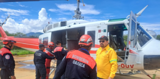En operativo aéreo, Bomberos de Oaxaca buscan a persona desaparecida en San Luis Amatlán