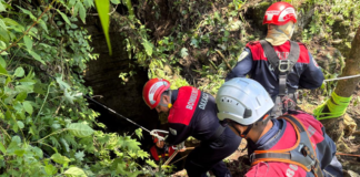 Recupera Bomberos cuerpo en zona de difícil acceso en Itundujia