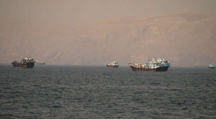 Tras acuerdo, aumenta el tránsito de petróleo por el estrecho de Ormuz