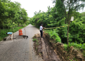 Atienden afectaciones por lluvias en la carretera Río Grande–Santa Catarina Juquila