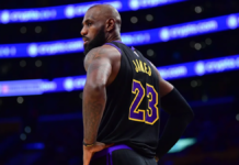 LeBron James ficha con los 76ers de Filadelfia