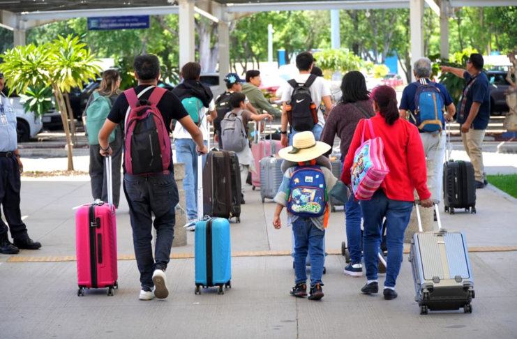 Miles de turistas llegan a Oaxaca para disfrutar la Guelaguetza 2026