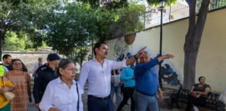 Da seguimiento Ray Chagoya a peticiones ciudadanas en Carmen Alto
