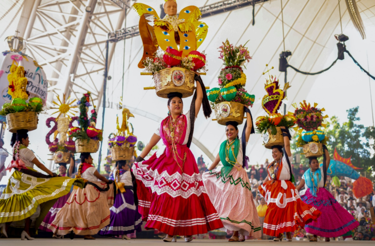 Deslumbra Oaxaca al mundo en Octava del Lunes del Cerro