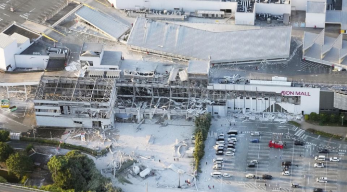 Terremoto en Japón deja heridos, daños y la explosión de un centro comercial