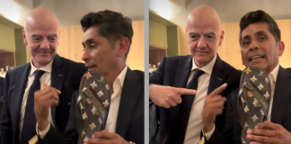 Infantino, presidente de la FIFA, regala chanclas de lujo a Jorge Campos