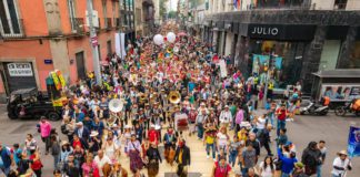 Se presentan Catrinas Regionales con la Banda Monumental Oaxaqueña