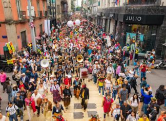 Se presentan Catrinas Regionales con la Banda Monumental Oaxaqueña