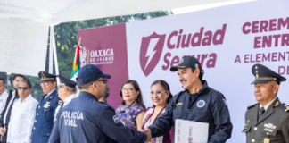 Dignifican labor de la policía de Oaxaca de Juárez con 27 ascensos y entrega de uniformes