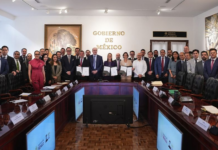 Renuevan acuerdo para mantener el precio de combustibles
