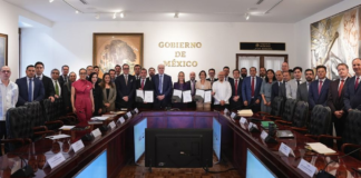 Renuevan acuerdo para mantener el precio de combustibles