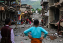 Nepal: suman más de 800 fallecimientos; rescatan a 183 en la zona cero