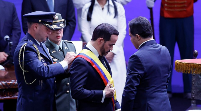 Asume Abelardo de la Espriella la Presidencia de Colombia