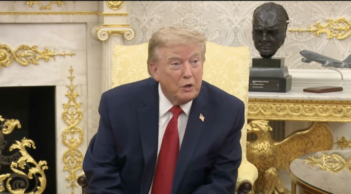 Trump reitera que quiere hacer de Ormuz territorio estadounidense