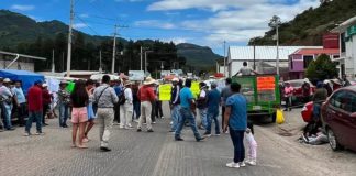 Bloquean nuevamente la Tlaxiaco-Yucudaa; exigen conectar a más de 250 familias