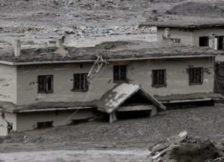 Tragedia en Nepal tras inundaciones; son mas de 90 muertos