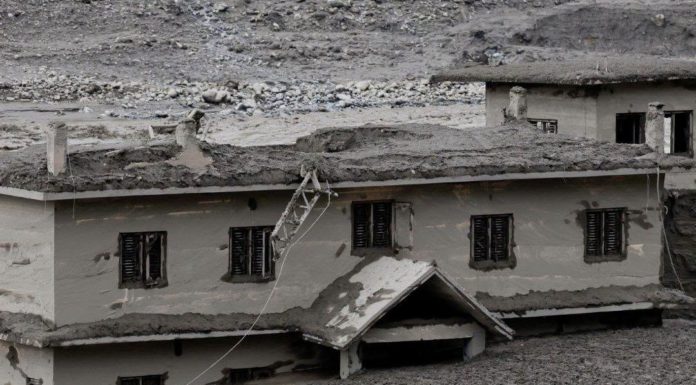 Tragedia en Nepal tras inundaciones; son mas de 90 muertos