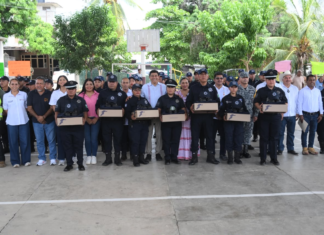 Entregan uniformes a policías municipales de la Costa para mejorar su operatividad