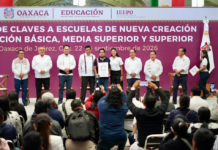 Entregan claves a escuelas; garantiza Gobierno de Oaxaca educación intercultural