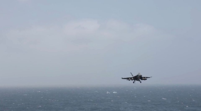 Irán ataca dos buques y bases estadounidenses en Jordania