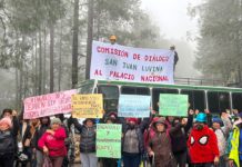San Juan Luvina mantiene bloqueo carretero por disputa de recursos municipales