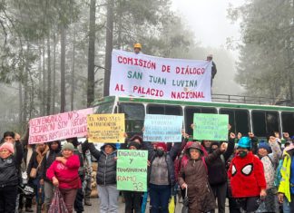 San Juan Luvina mantiene bloqueo carretero por disputa de recursos municipales