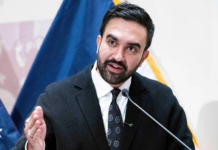 Alcalde de NY publica video en español para migrantes