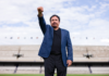 Hugo Sánchez celebra 50 años de su debut profesional