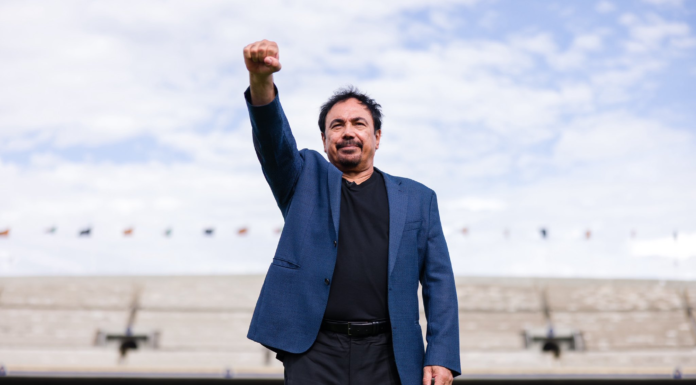 Hugo Sánchez celebra 50 años de su debut profesional