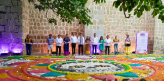 Fachadas, tapetes y campos iluminados llenan de color a Oaxaca por Día de Muertos