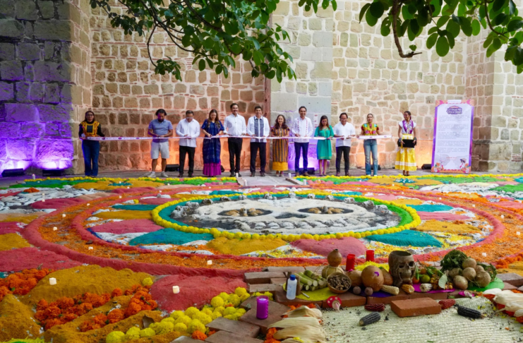 Fachadas, tapetes y campos iluminados llenan de color a Oaxaca por Día de Muertos