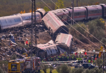 Chocan trenes de pasajeros en España; hay 64 personas muertas