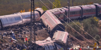 Chocan trenes de pasajeros en España; hay 64 personas muertas