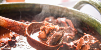 El sabor de la Mixteca llega a la ciudad de Oaxaca con el Festival del Mole de Caderas