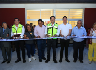 Ray Chagoya entrega nueva aula en primaria de Santa Rosa Panzacola