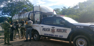 Asegura Policía Estatal pipa con hidrocarburo presuntamente ilegal en el Istmo