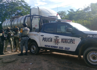 Asegura Policía Estatal pipa con hidrocarburo presuntamente ilegal en el Istmo