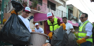 Realizan Mega Tequio “Limpiando Puerto”, en la Costa