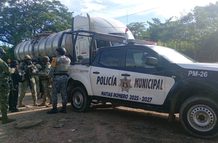 Asegura Policía Estatal pipa con hidrocarburo presuntamente ilegal en el Istmo